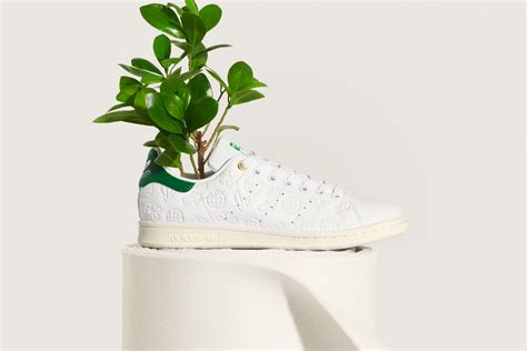 Sustainable shoes - Depending on the type of fracture sustained to the fibula bone, treatment varies considerably and can include wearing a high-top tennis shoe or a short leg cast, according to the A...